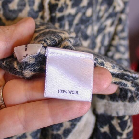 Victor Alfaro Extra Fine Merino Wool Cardigan Sweater Leopard Print - Picture 5 of 5